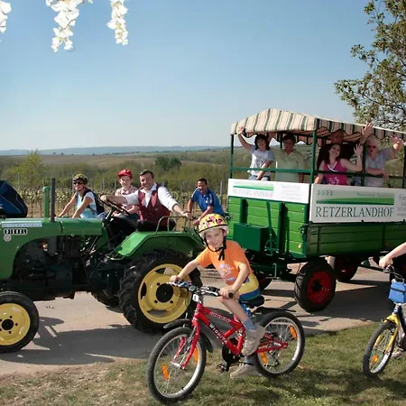 Отель Retzerlandhof Familie Graf