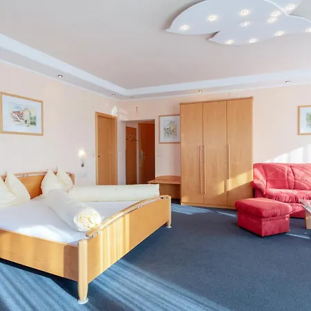 Отель Retzerlandhof Familie Graf 4*