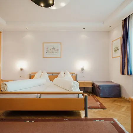 Отель Retzerlandhof Familie Graf 4*