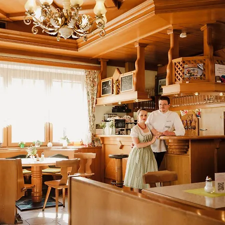 Отель Retzerlandhof Familie Graf 4*